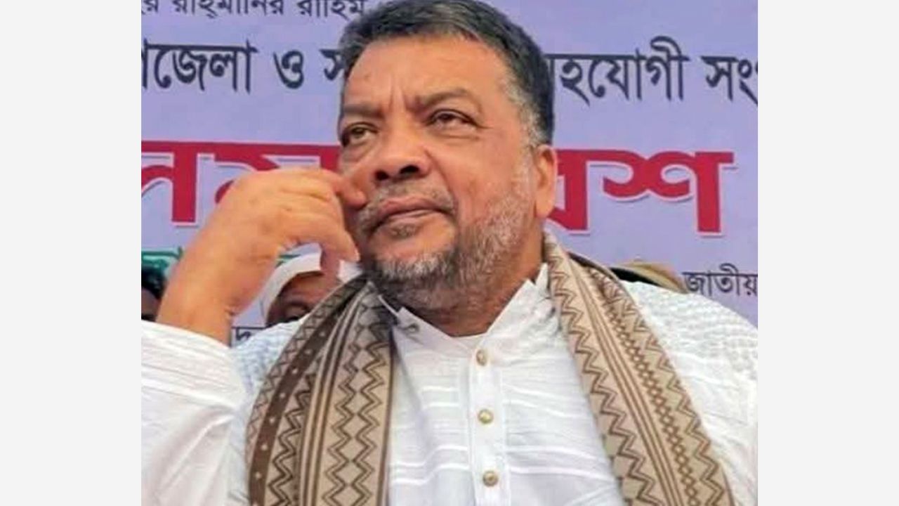 ঝালকাঠিতে বাসের ধাক্কায় বিএনপি নেতা নাসিম আকন নিহত